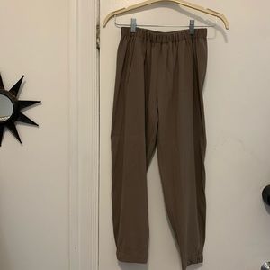 Aritzia mid-rise jogger/slacks in army green